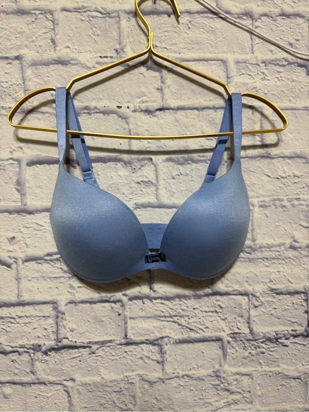 Victoria’s Secret plunge bra 32DD